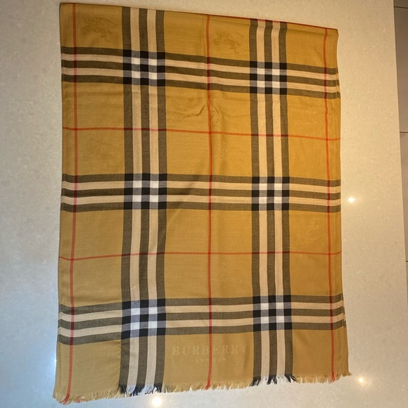New Burberry Reversible EKD lightvweight Cashmere Scarf beige with tags ⭐️⭐️⭐️⭐️ - Picture 6 of 17